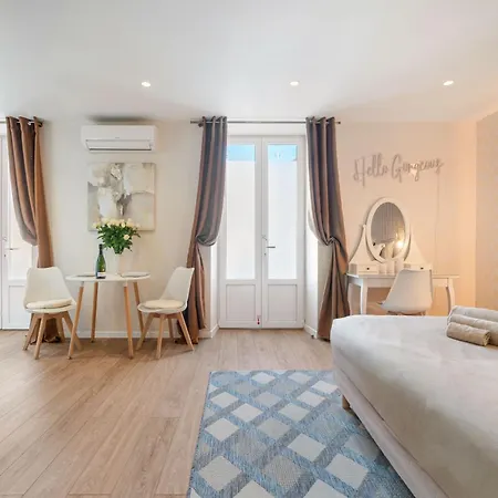 Renting - Massena - Luxe - Jacuzzi - Terrace - King Bed - Ac Apartment *