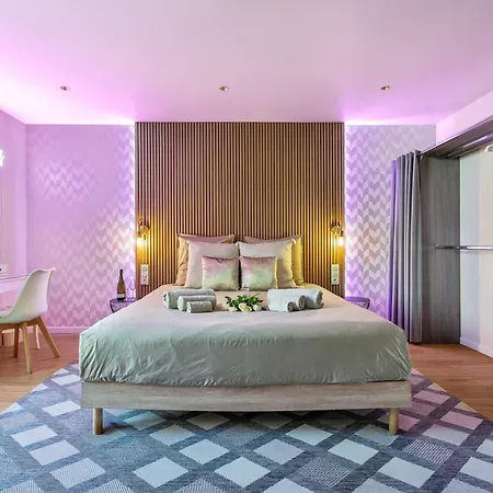 Renting - Massena - Luxe - Jacuzzi - Terrace - King Bed - Ac Apartment *