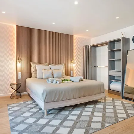 Apartment Renting - Massena - Luxe - Jacuzzi - Terrace - King Bed - Ac *