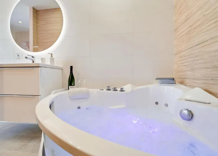 Elegant Jacuzzi Loft In Massena