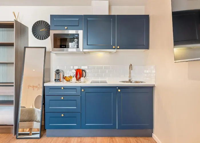 Elegant Jacuzzi Loft In Massena דירה *