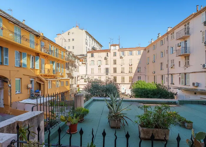 Elegant Jacuzzi Loft In Massena דירה ניס