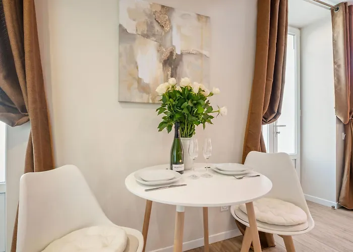 Elegant Jacuzzi Loft In Massena * ניס