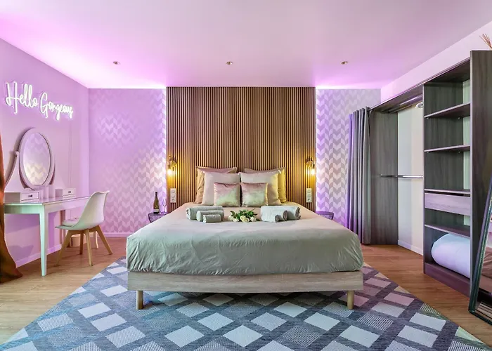 Elegant Jacuzzi Loft In Massena דירה *