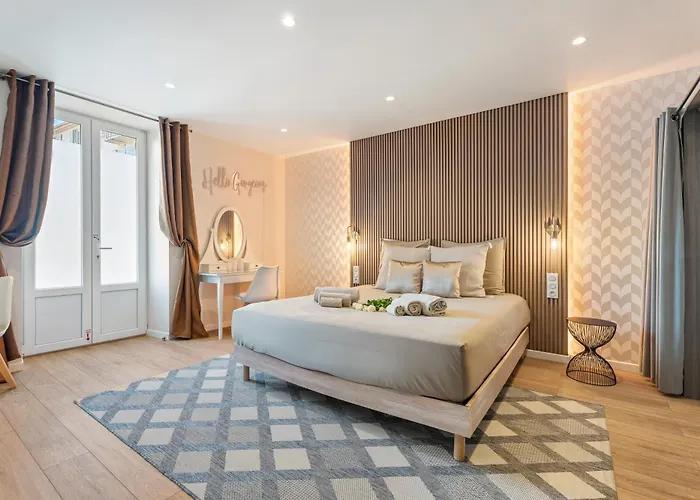 Elegant Jacuzzi Loft In Massena דירה ניס